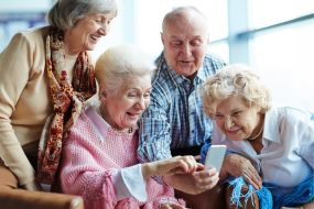 Ehrenamtliche für digitale Nachhilfe am Smartphone gesucht! 