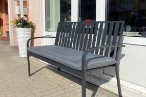 Sitzbank am B&uuml;rgerzentrum